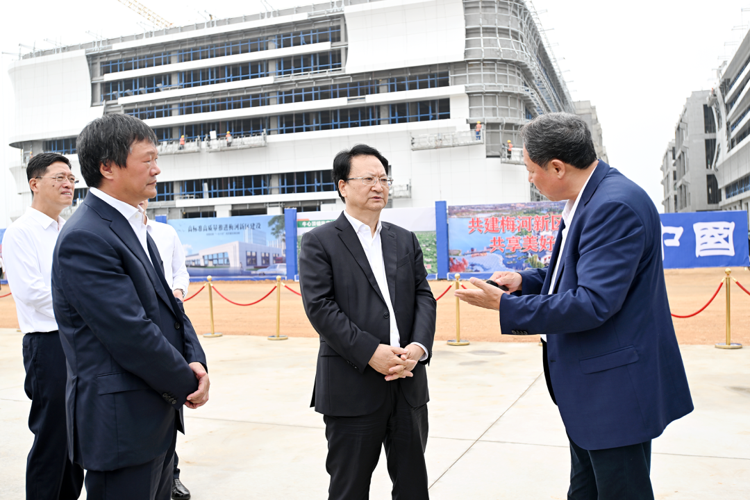 9月9日，省委書記景俊海到梅河口市調研，在梅河皓月肉牛產業綜合加工項目現場詳細了解肉牛養殖、加工、交易全產業鏈運行情況。.png